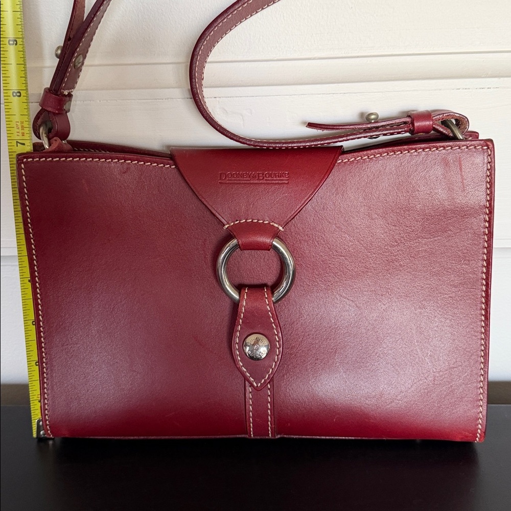 Dooney & Bourke Alto Ring Flap Italian Vachetta shoulder bag in red leather - Picture 3 of 13